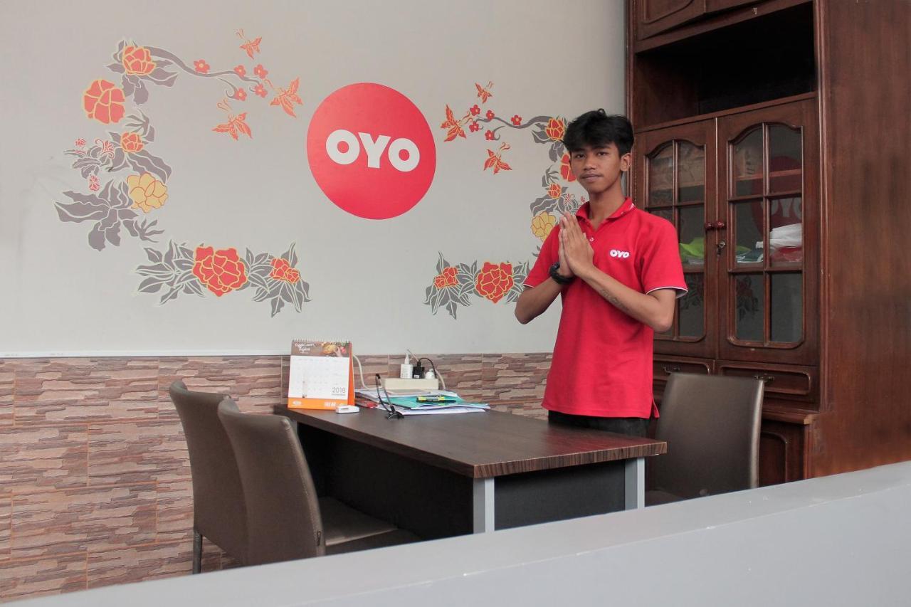 OYO 121 Rumah Ayub Syariah Hotel Jakarta Luaran gambar