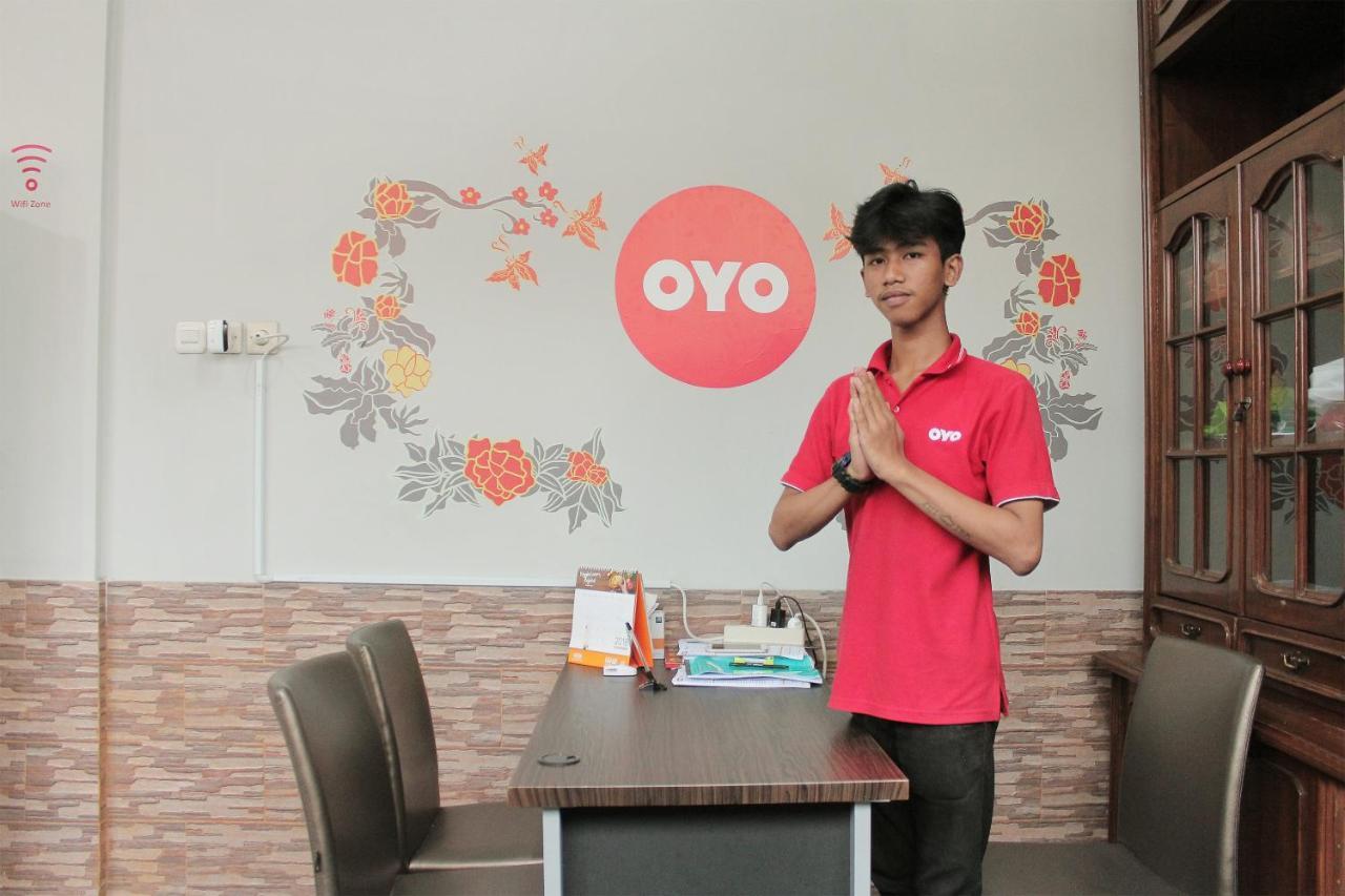 OYO 121 Rumah Ayub Syariah Hotel Jakarta Luaran gambar