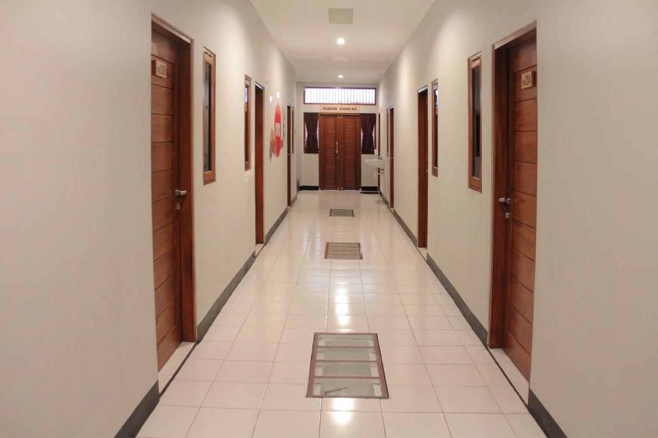 OYO 121 Rumah Ayub Syariah Hotel Jakarta Luaran gambar