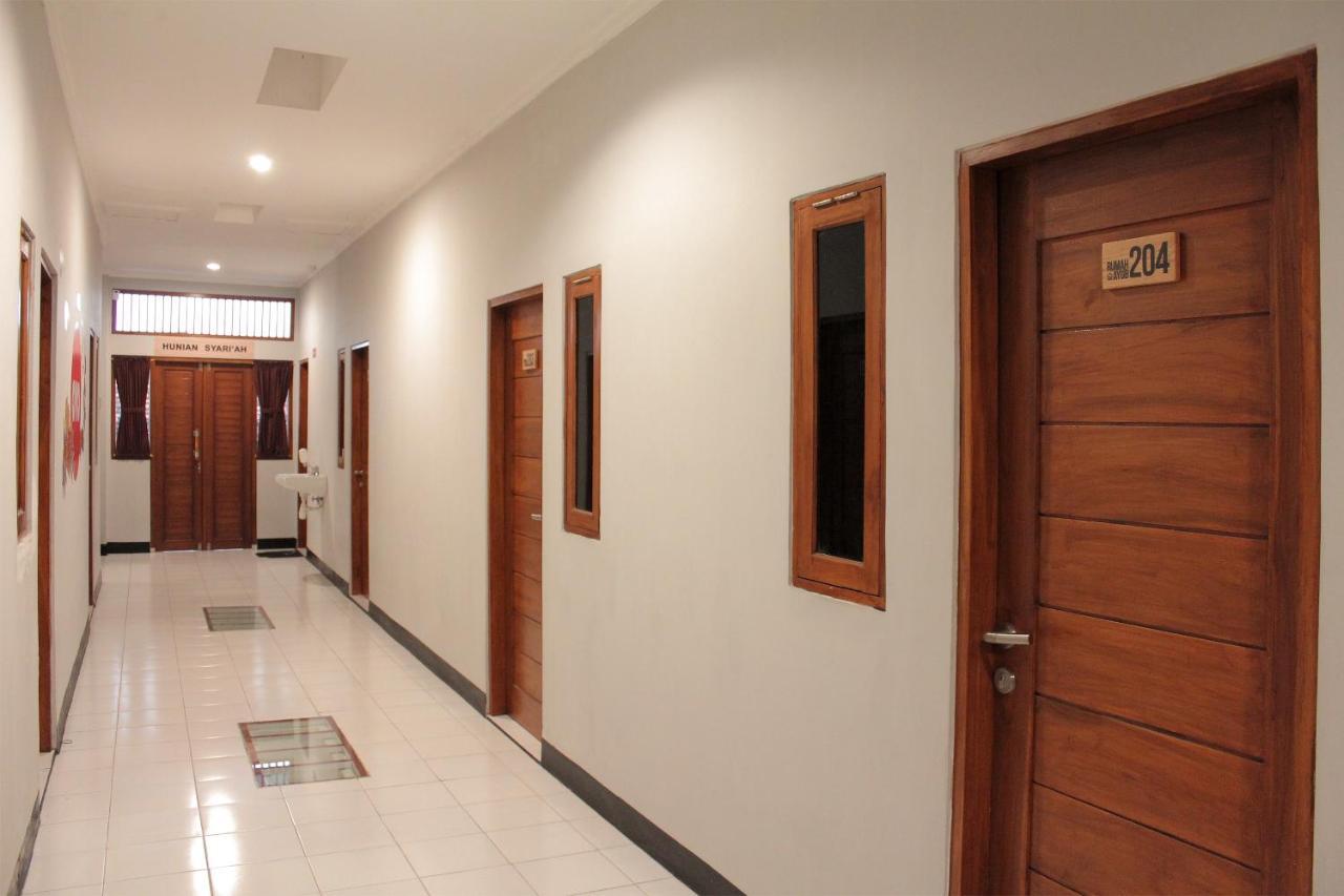 OYO 121 Rumah Ayub Syariah Hotel Jakarta Luaran gambar