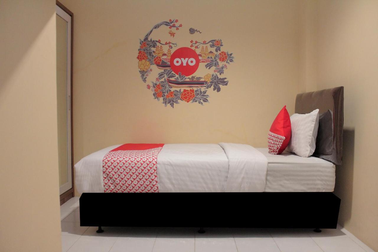 OYO 121 Rumah Ayub Syariah Hotel Jakarta Luaran gambar