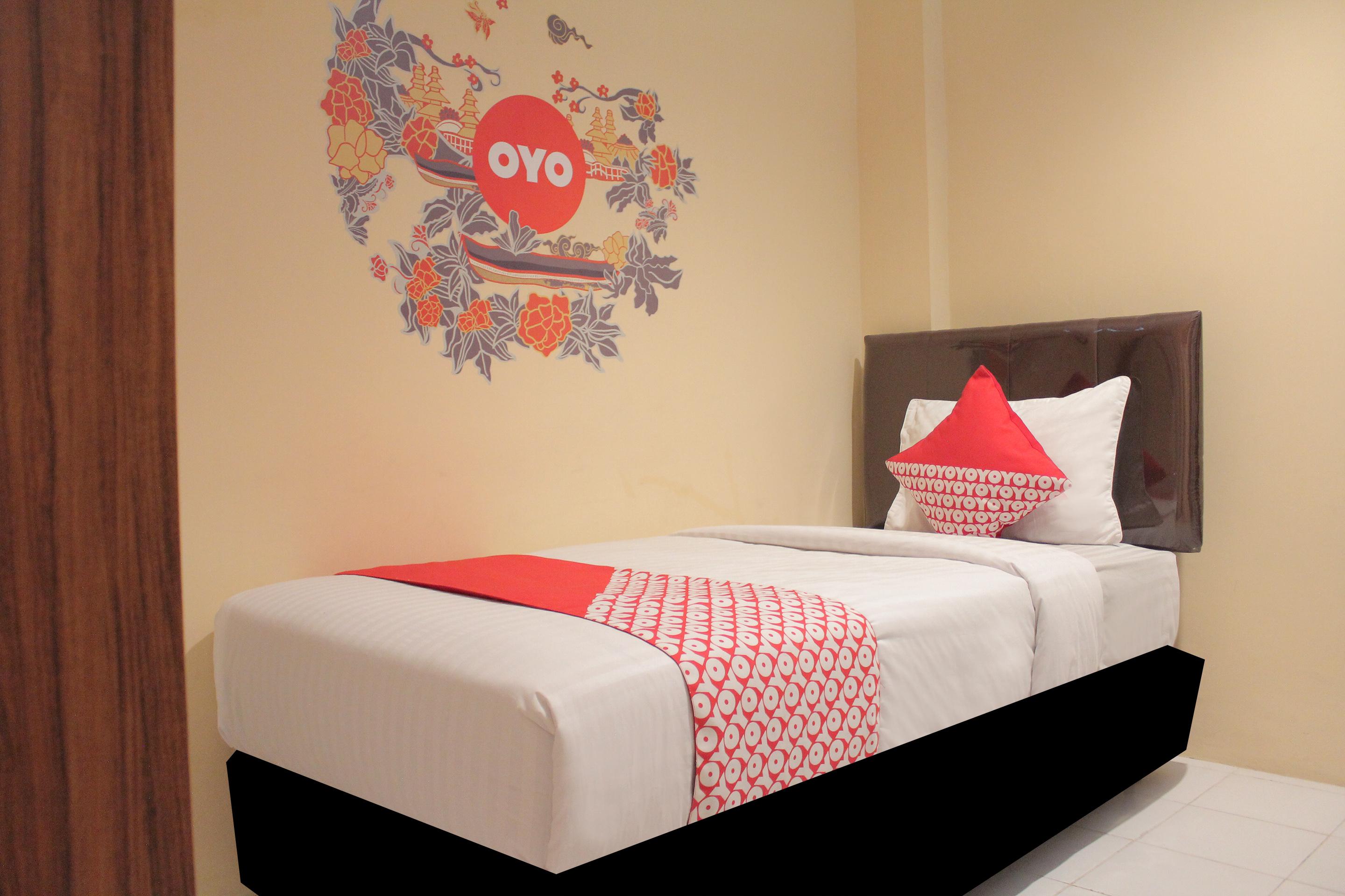 OYO 121 Rumah Ayub Syariah Hotel Jakarta Luaran gambar